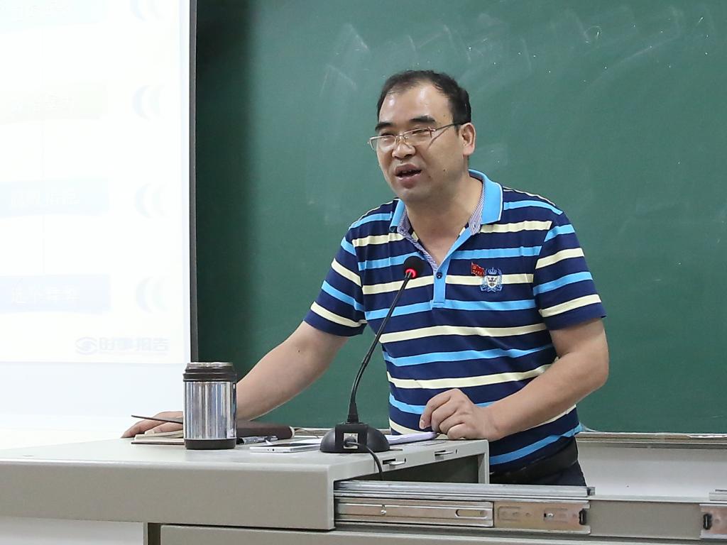 喻建良授课《形势与政策》