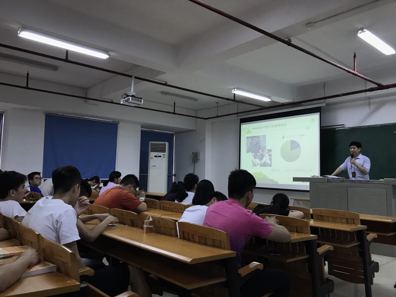 黄建新授课《形势与政策》