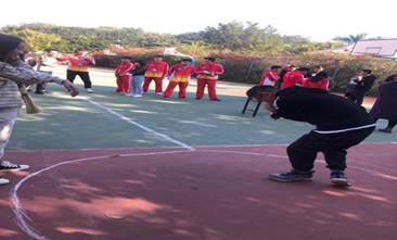 学生在闯第一关——知识问答转转转