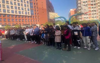 师生合唱一首《我和我的祖国》