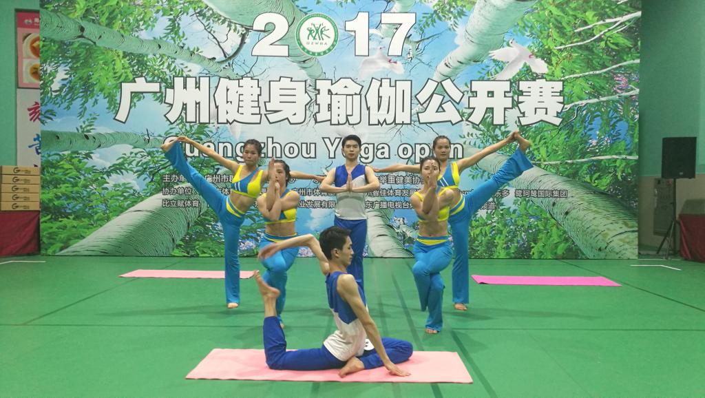 院校组集体项目比赛中